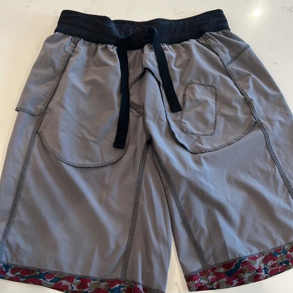 Lululemon Core Linerless Shorts Medium 11” inseam - Picture 5 of 5